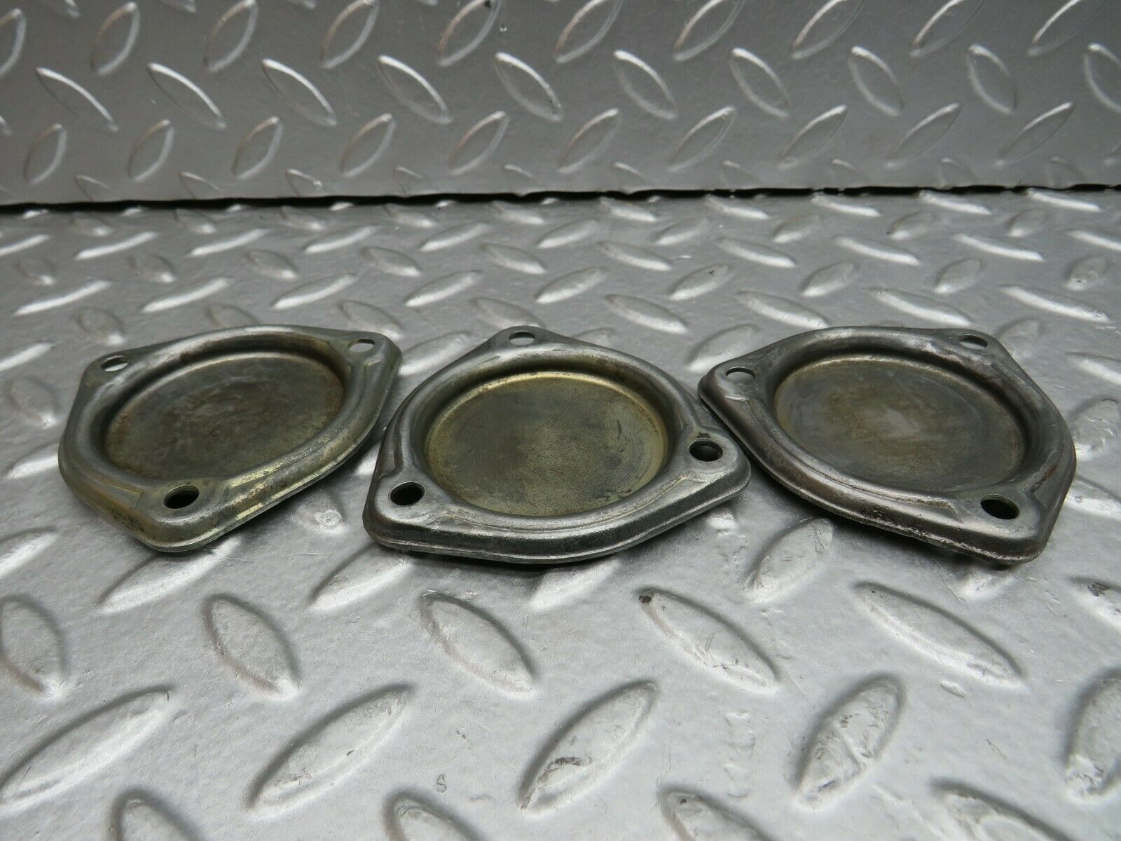 22260 Mercedes-Benz S123 280TE Wagon Camshaft Access Cover Plate
