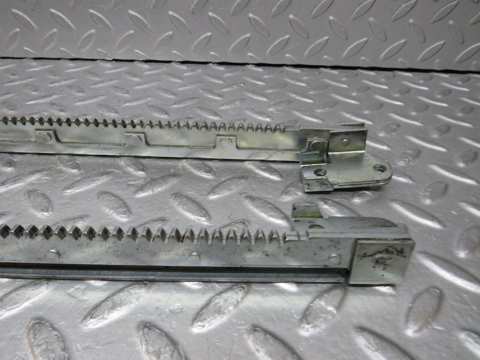 37083 Mercedes-Benz C126 420SEC Coupe Electric Seat Rail Pair 1269100184