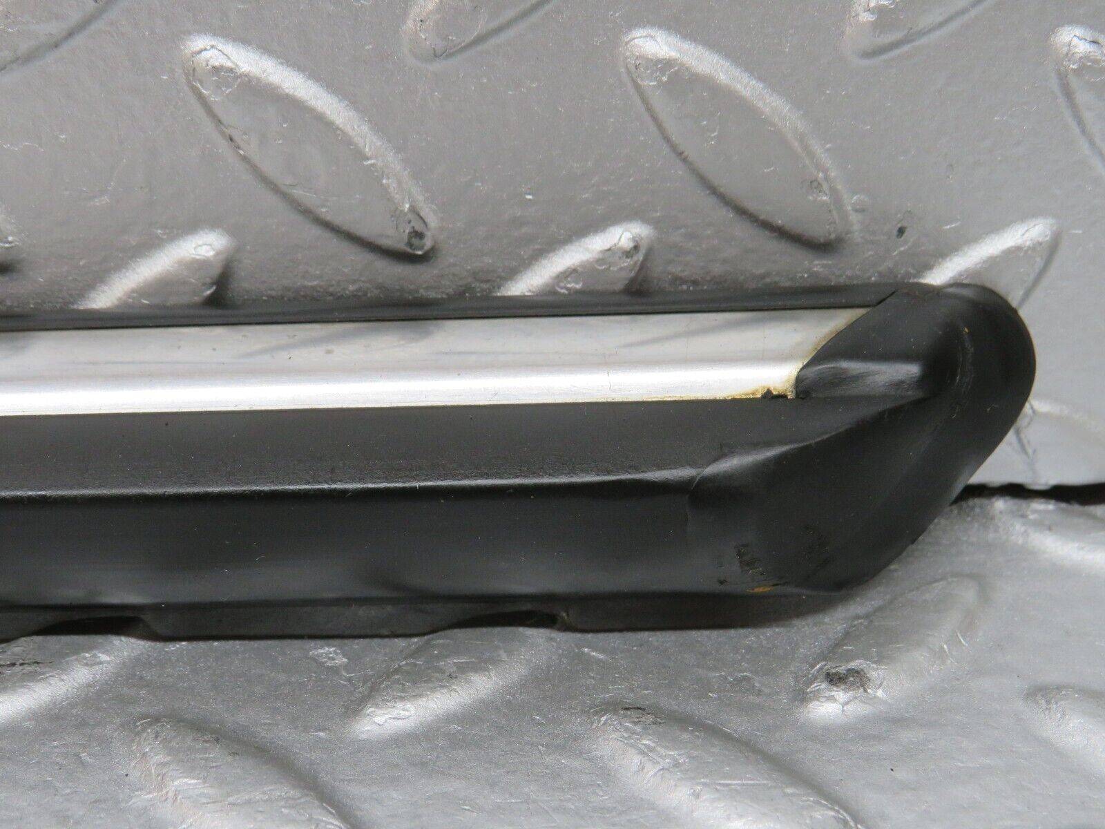 0067 Mercedes-Benz W116 350SE Front Right Wing Lower Trim