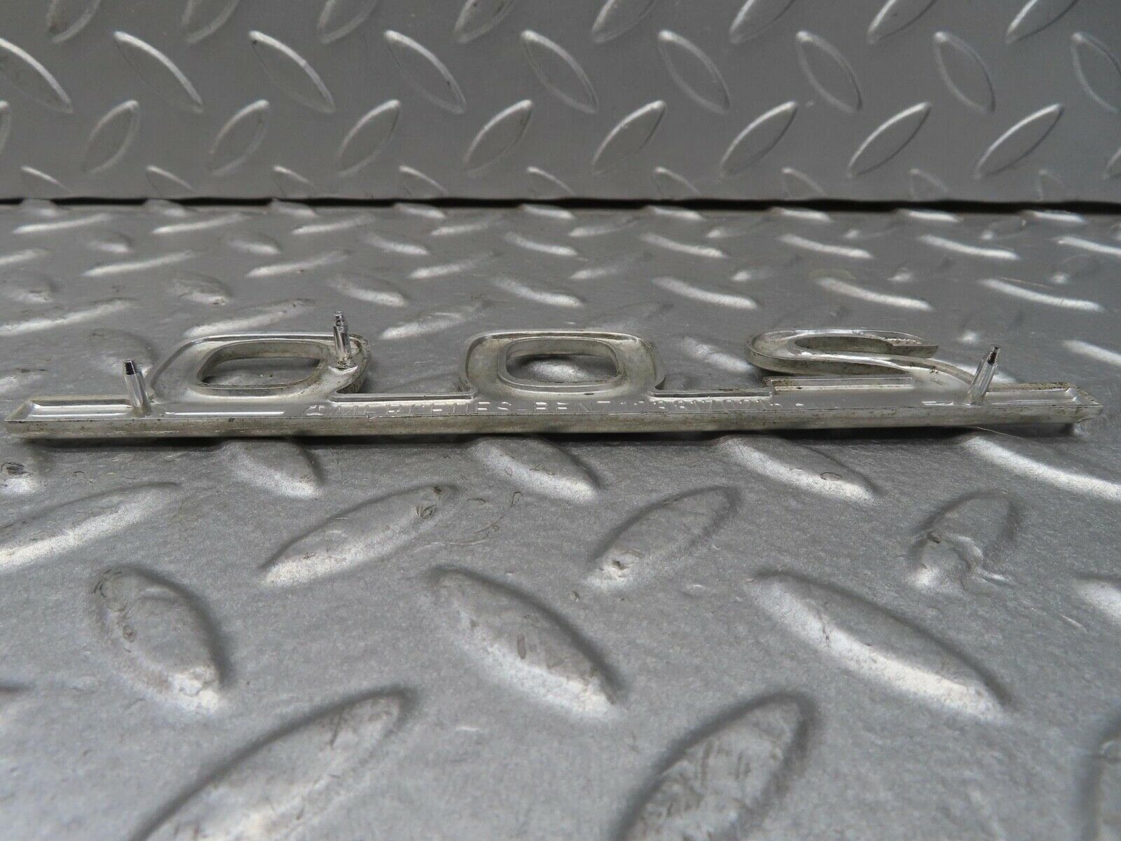 13647 Mercedes-Benz W123 200 Trunk  Badge Emblem 1238170215