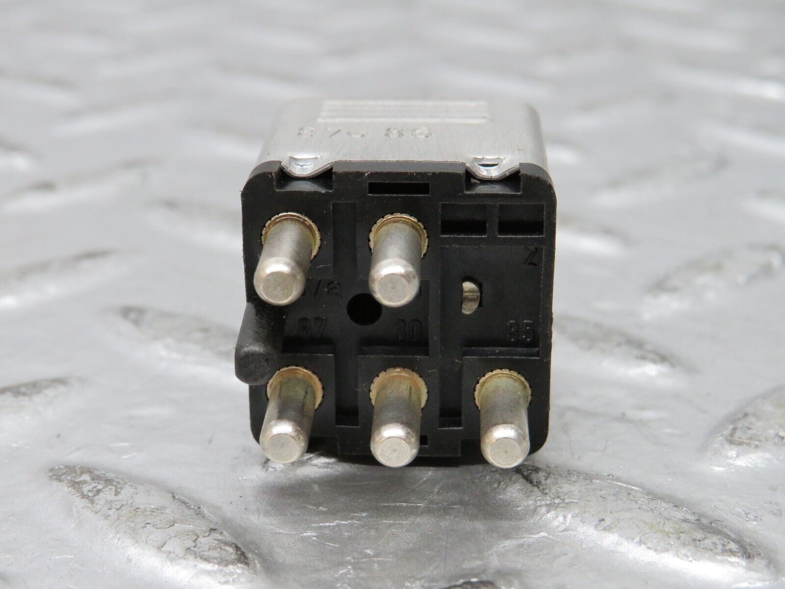 27197 Mercedes-Benz W123 280E Multi Purpose Relay 0015420219
