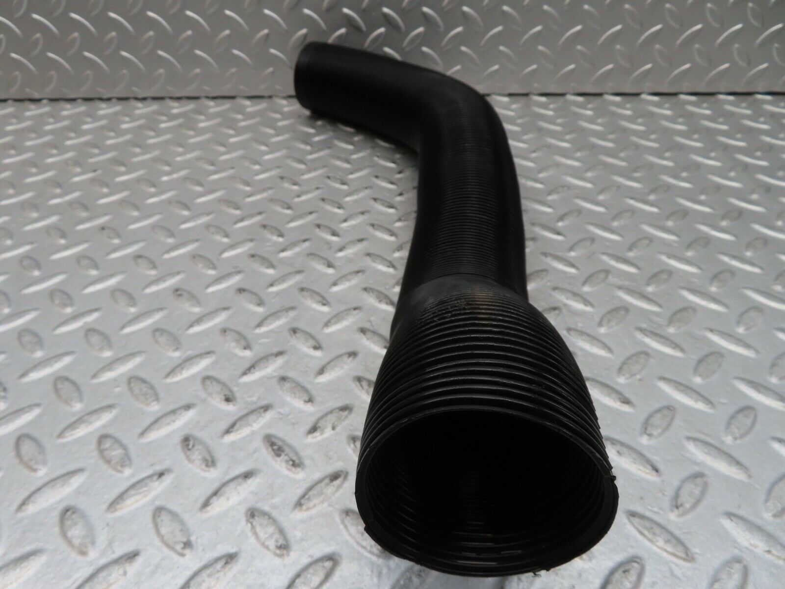 16832 Mercedes-Benz C123 280CE Coupe Dash Air Vent Pipe