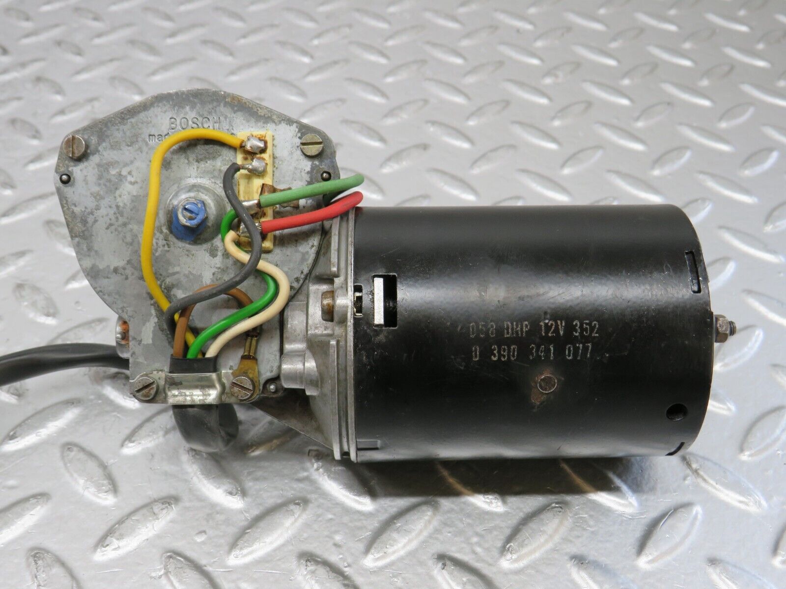 26923 Mercedes-Benz W123 240D Wiper Motor Bosch 0390341077