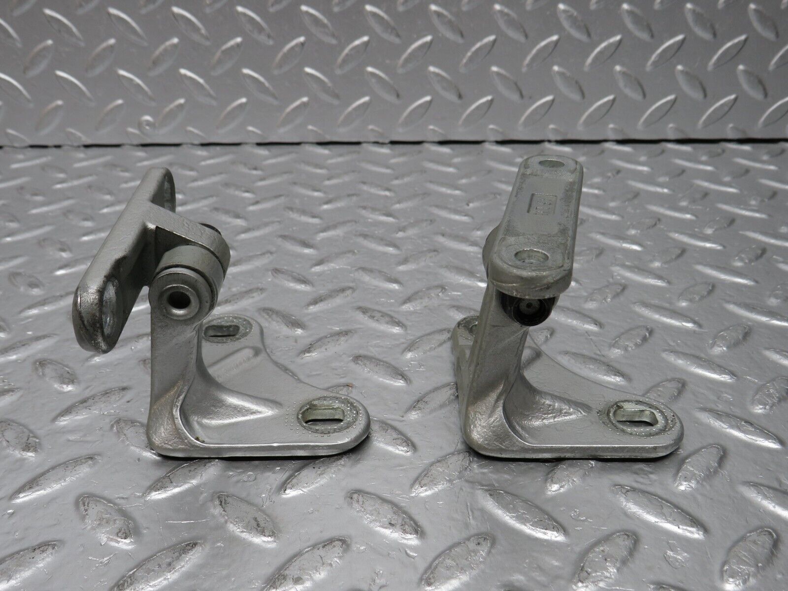 32278 Mercedes-Benz W220 S430 Front Left Door Hinge