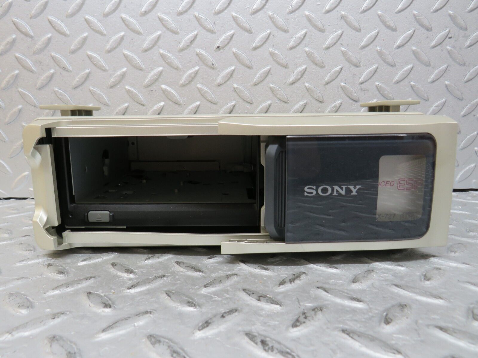 36502 Mercedes-Benz W201 190E 2.0L Disc Changer SONY CDX-727