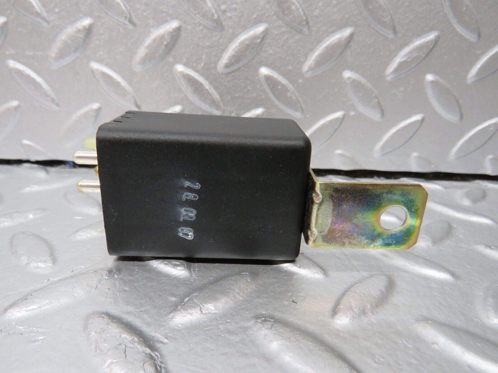 34055 Mercedes-Benz W124 260E Instrument Cluster Light Relay 0045450832