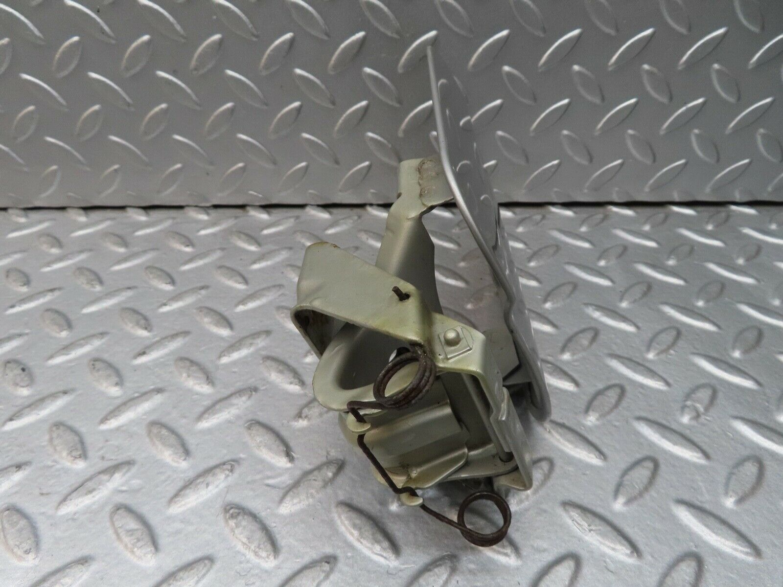 16842 Mercedes-Benz C123 280CE Coupe Fuel Tank Flap Cap 1235840039