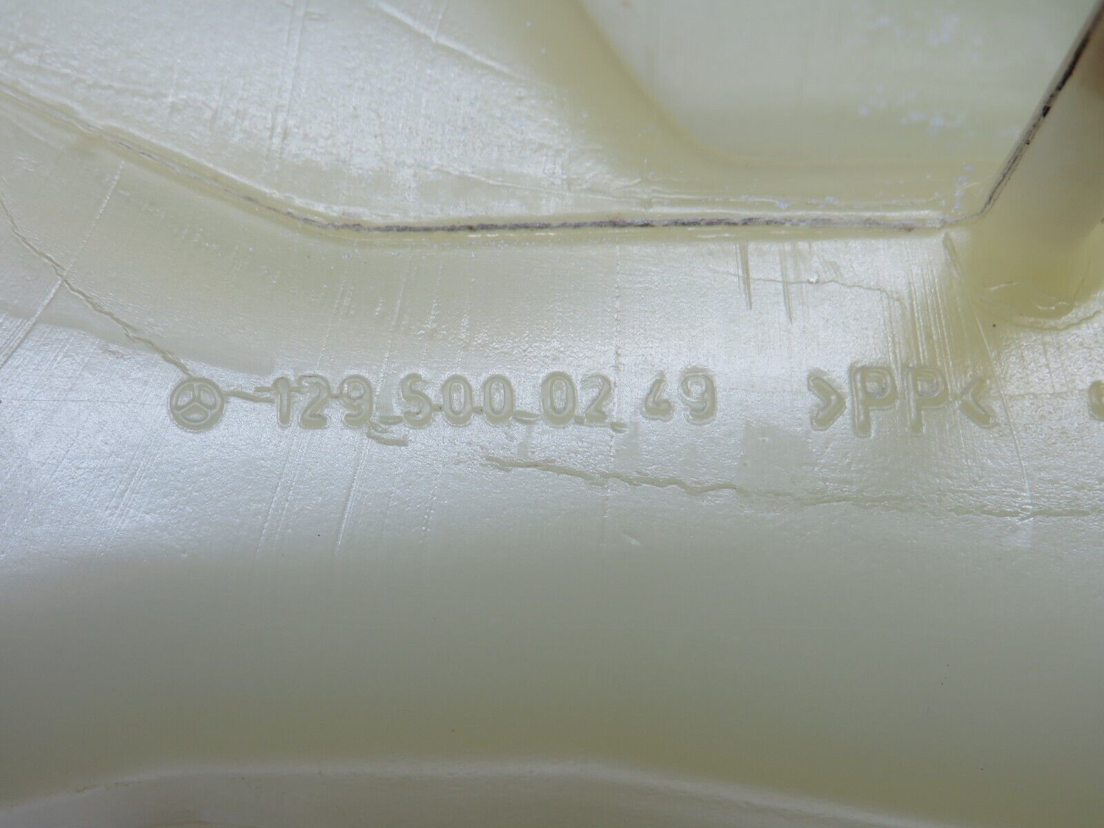 39349 Mercedes-Benz R129 320SL Coupe Coolant Expansion Tank 1295000249