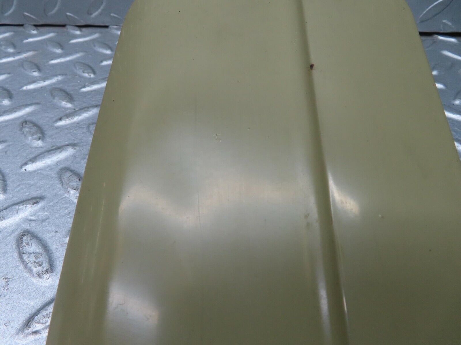 13527 Mercedes-Benz W123 200 Fuel Tank Flap Cap 1235840039