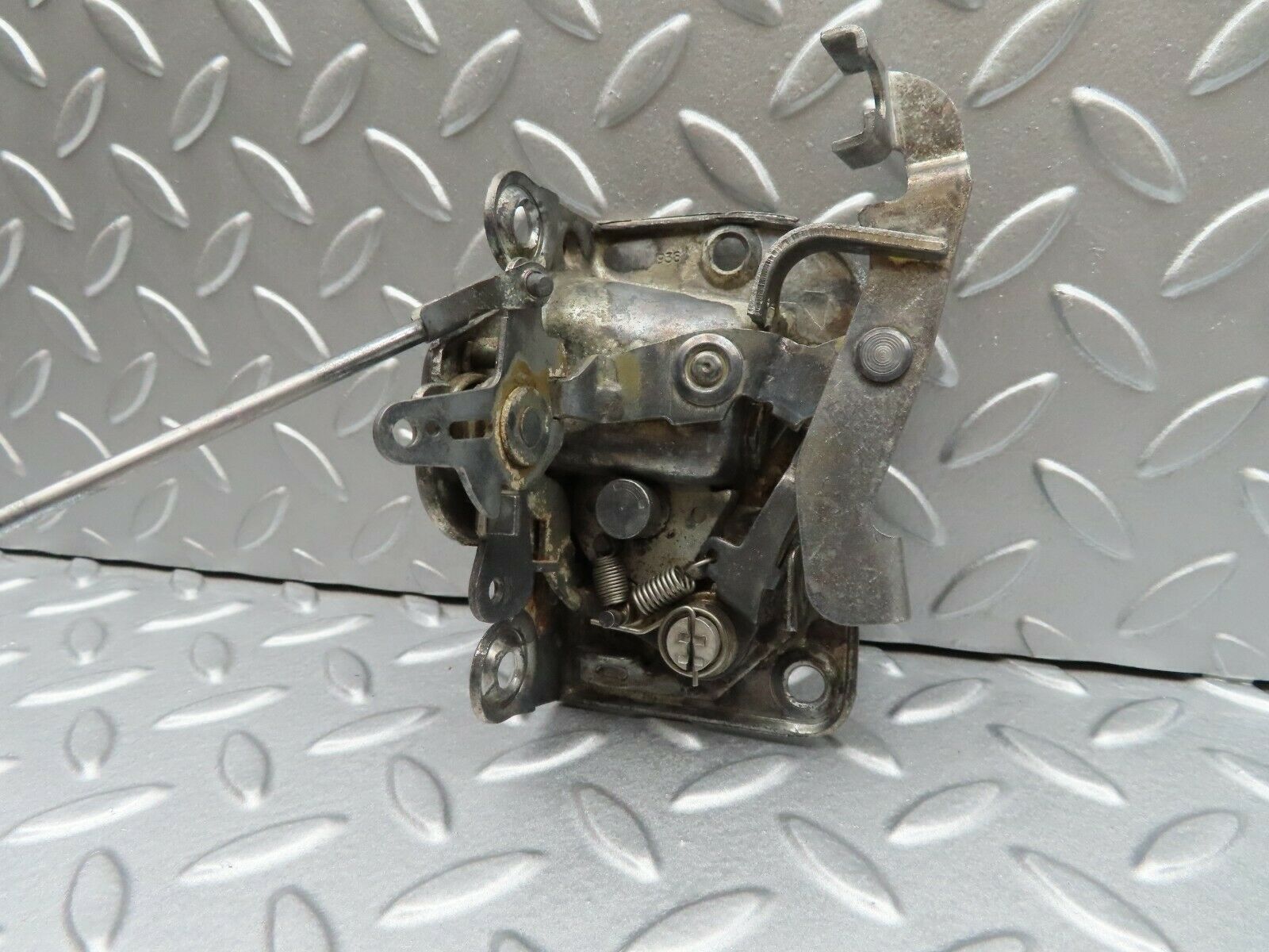 5024 Mercedes-Benz R107 350SL Coupe Left Door Lock Mechanism