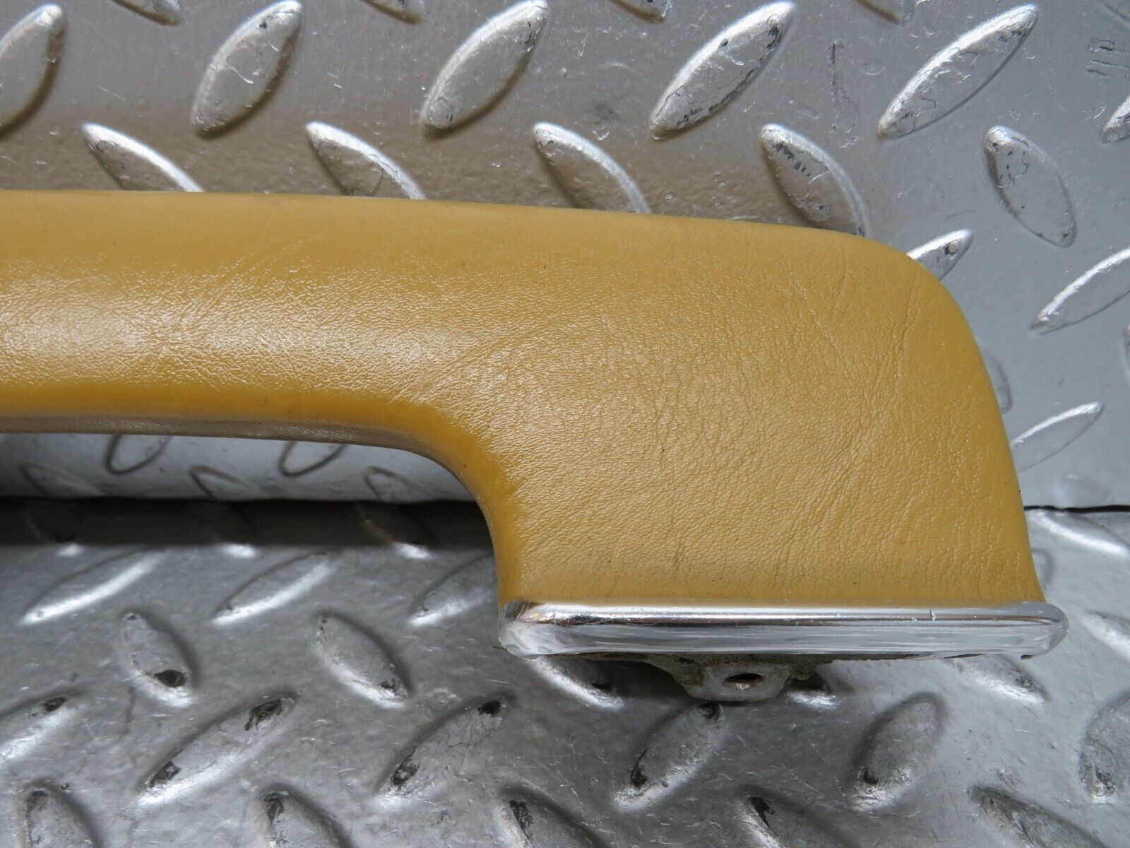 28603 Mercedes-Benz W123 230E Left Interior Door Handle Palomino 1239702001