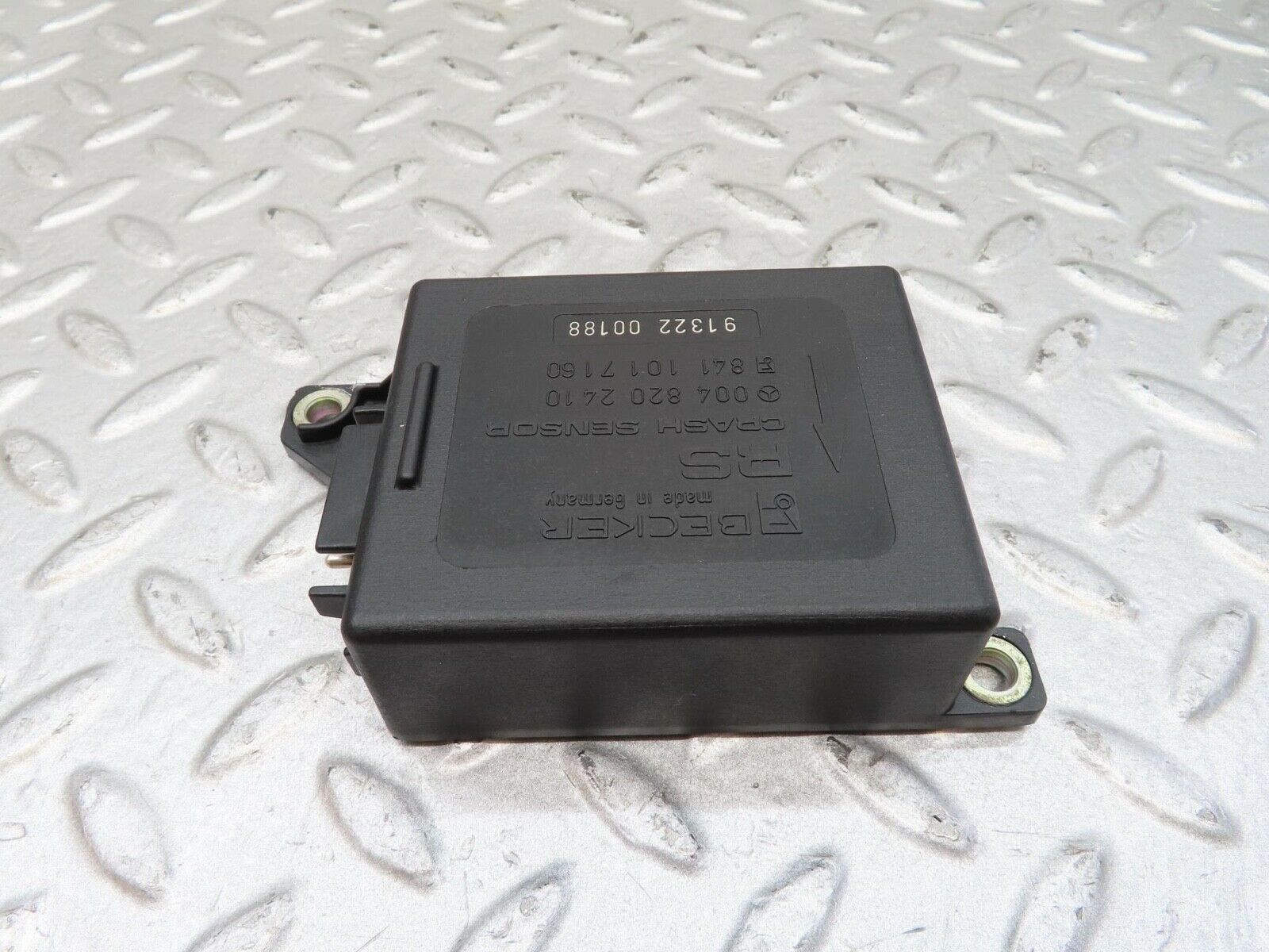 14694 Mercedes-Benz W201 190E Crash Sensor 0048202410