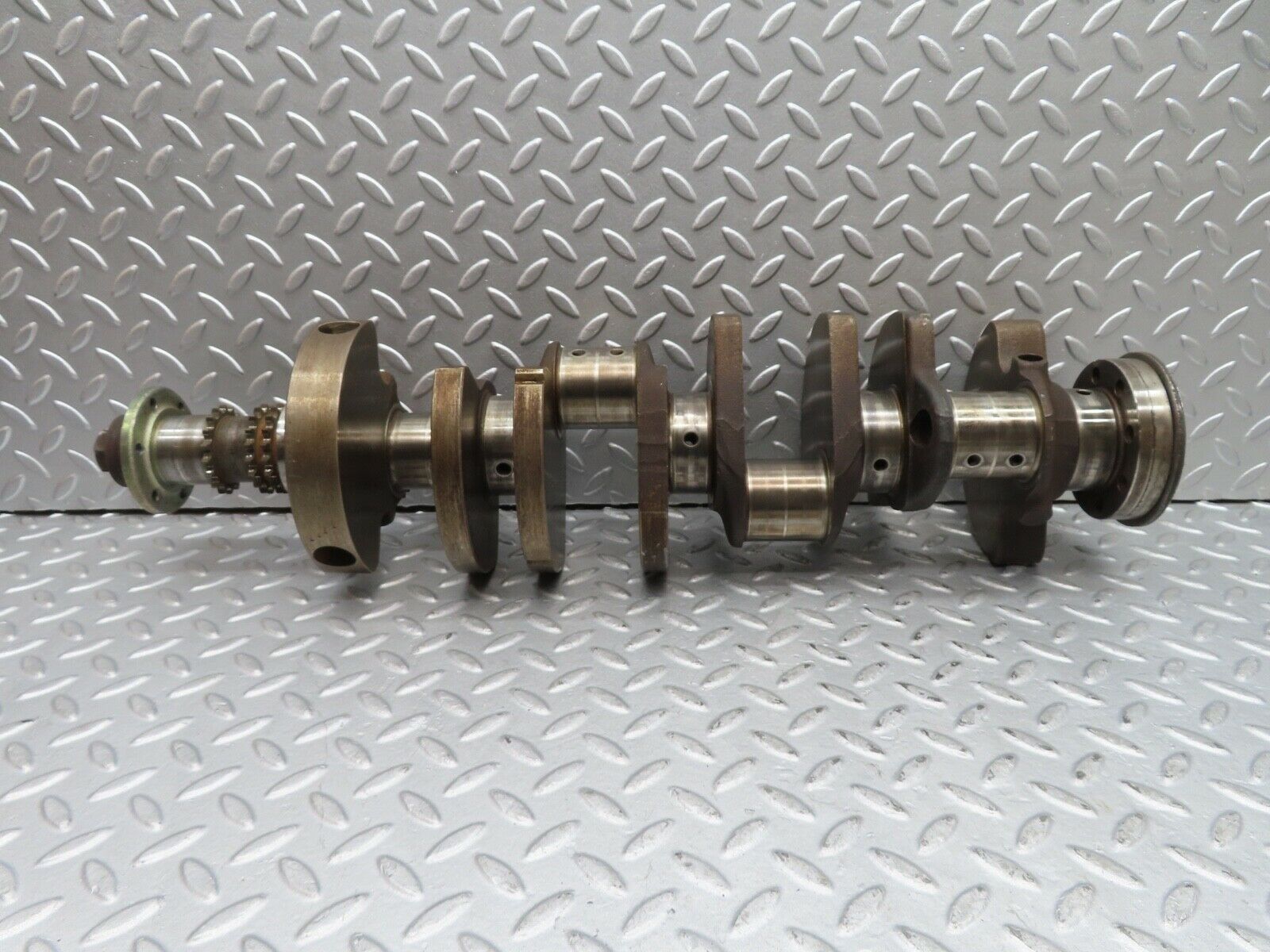 16774 Mercedes-Benz C107 380SLC Crankshaft 1160311001