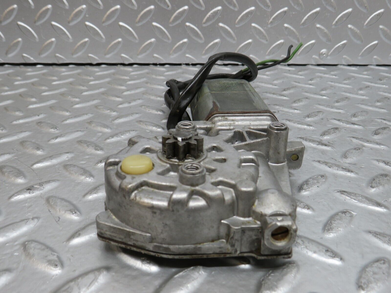 29665 Mercedes-Benz W123 230E Rear Right Window Regulator Motor 0130821016