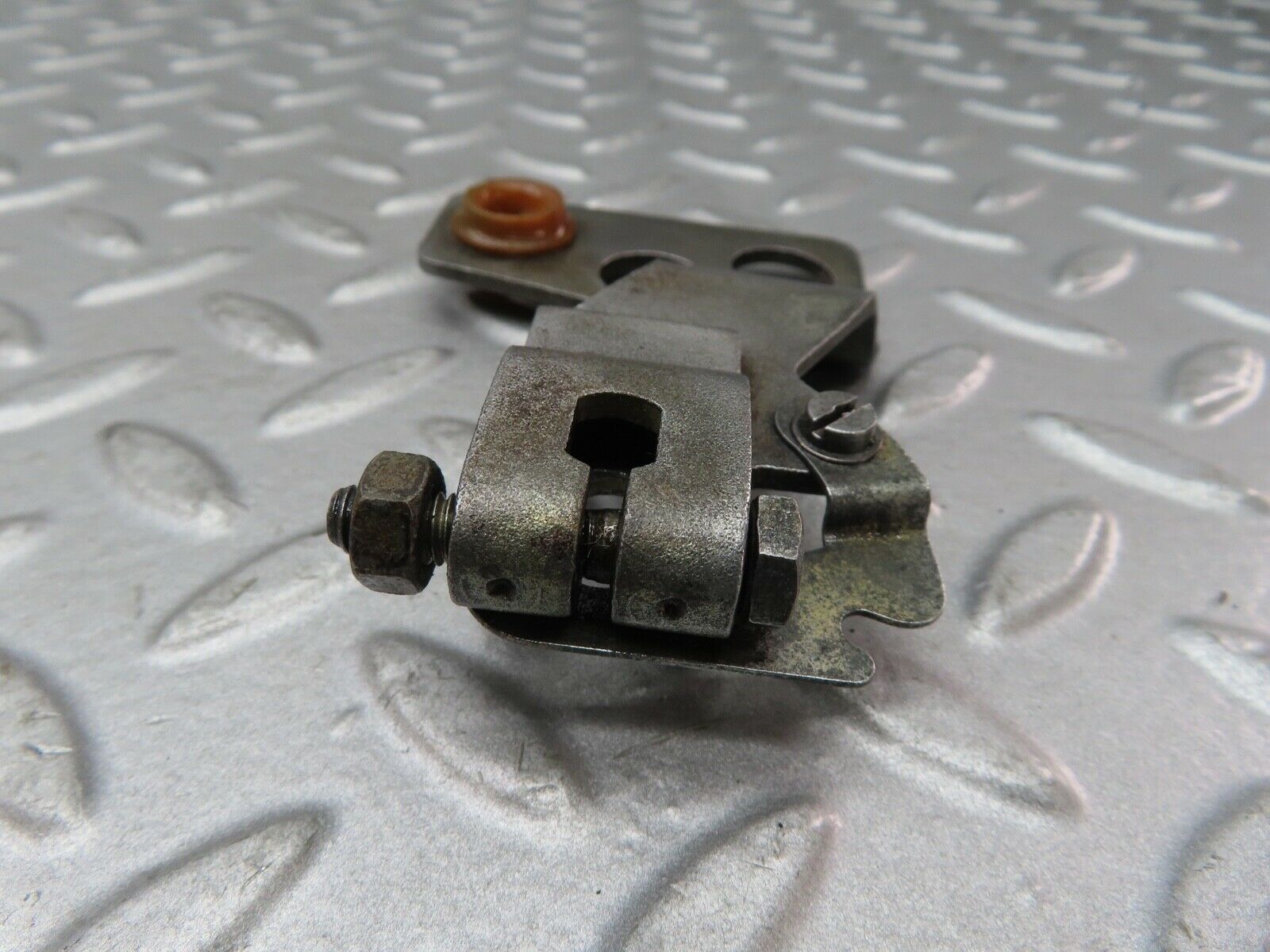 17814 Mercedes-Benz W116 450SEL Gearbox Linkage Bracket