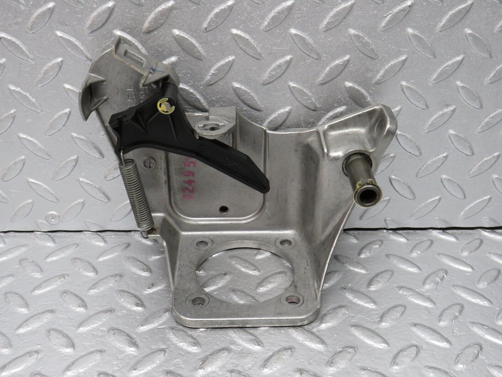 39416 Mercedes-Benz R129 320SL Coupe Brake Pedal Bracket 1242901019 1402921031