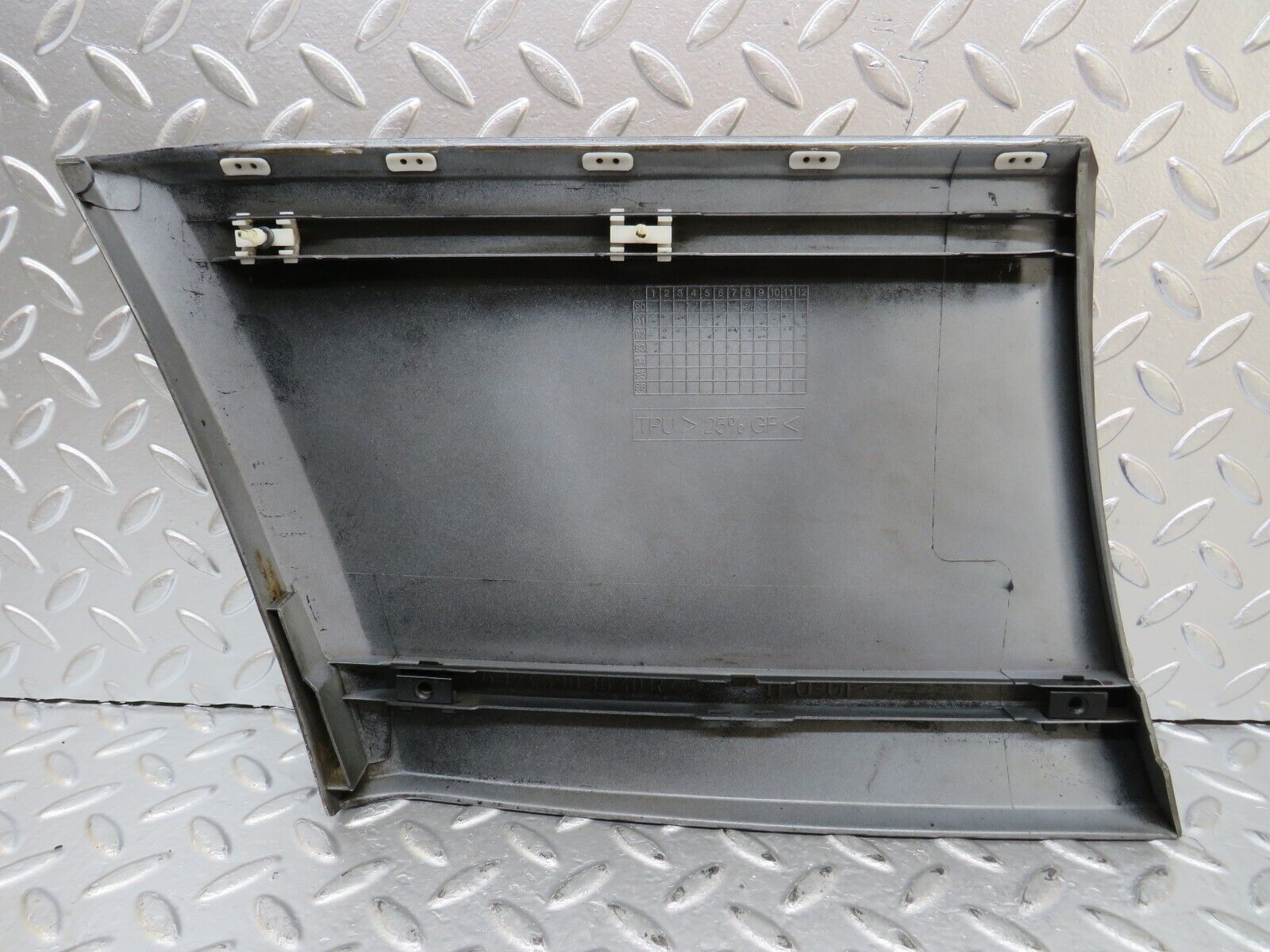 26398 Mercedes-Benz C124 220CE Front Right Fender Wing Moulding Trim 1246903640
