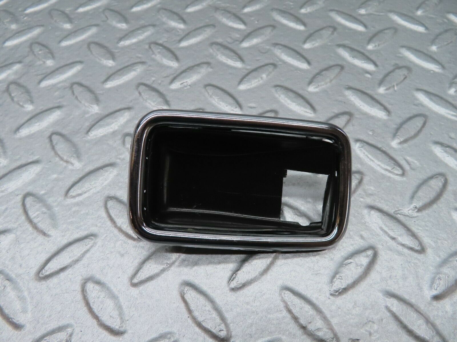 17968 Mercedes-Benz W123 200 Chrome Frame For Door Opener Right 1087660611