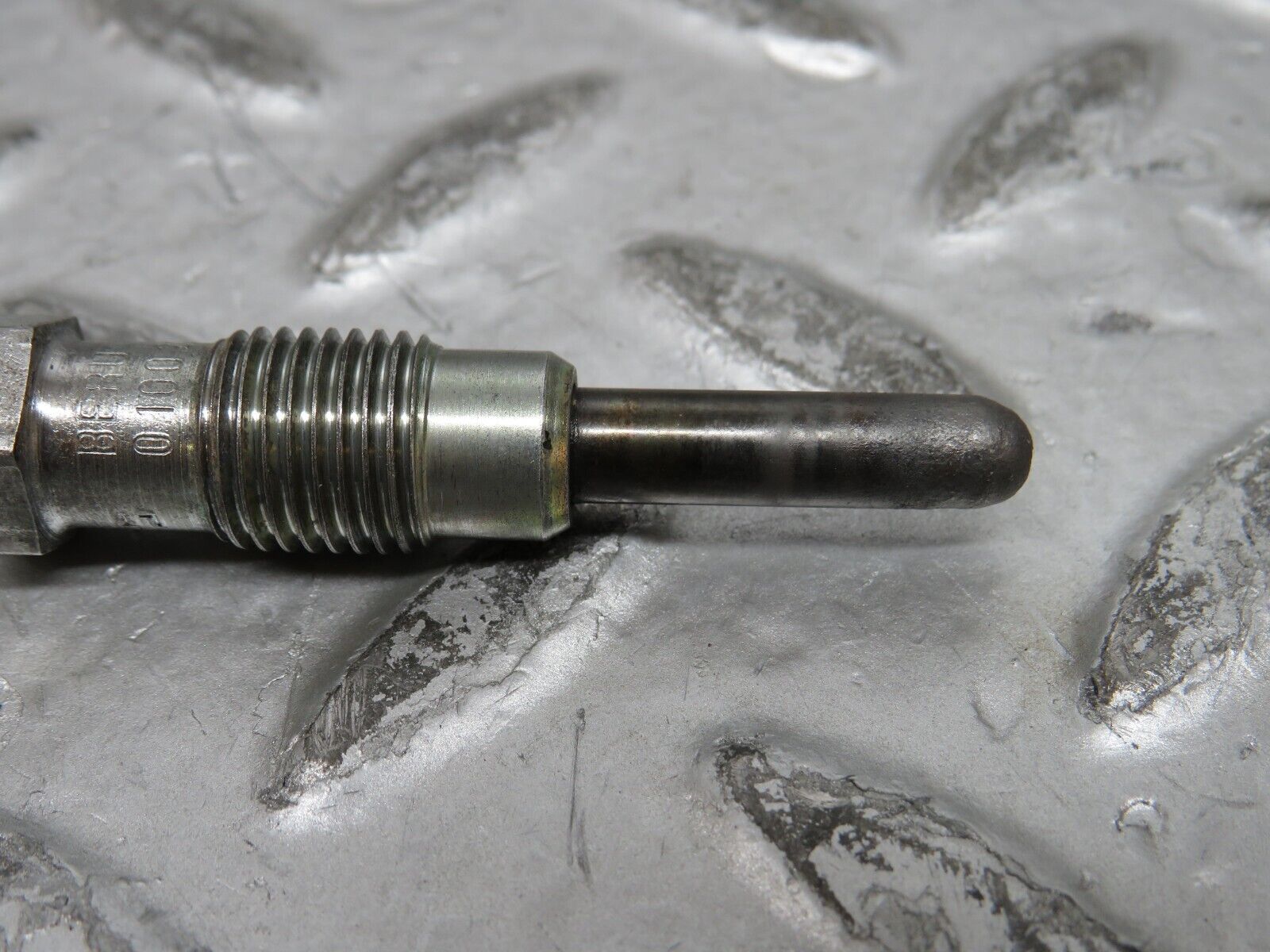 28499 Mercedes-Benz S123 240D Wagon Glow Plug Beru 0100221107