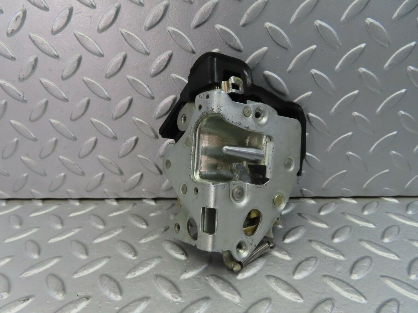 10724 Mercedes-Benz W123 230E Rear Right Door Lock Mechanism 1237330208