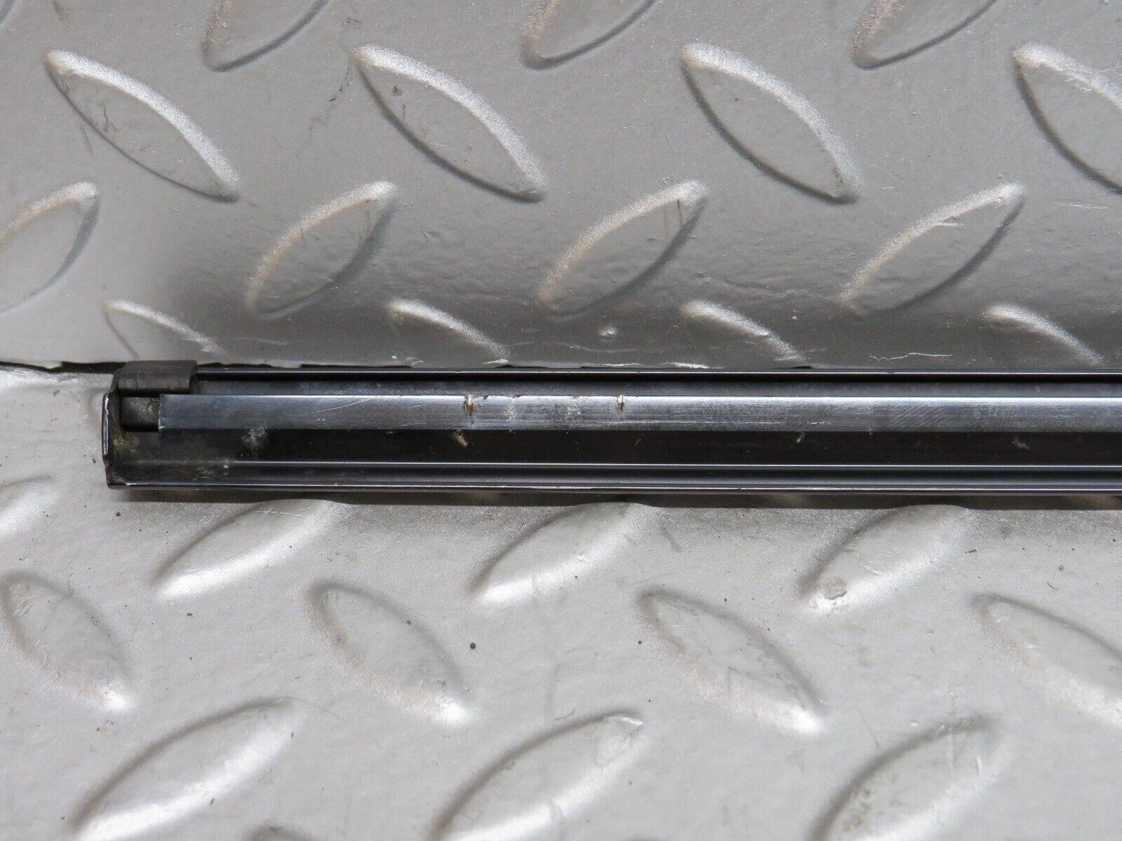 37890 Mercedes-Benz A124 320E Cabriolet Right Door Window Moulding Trim