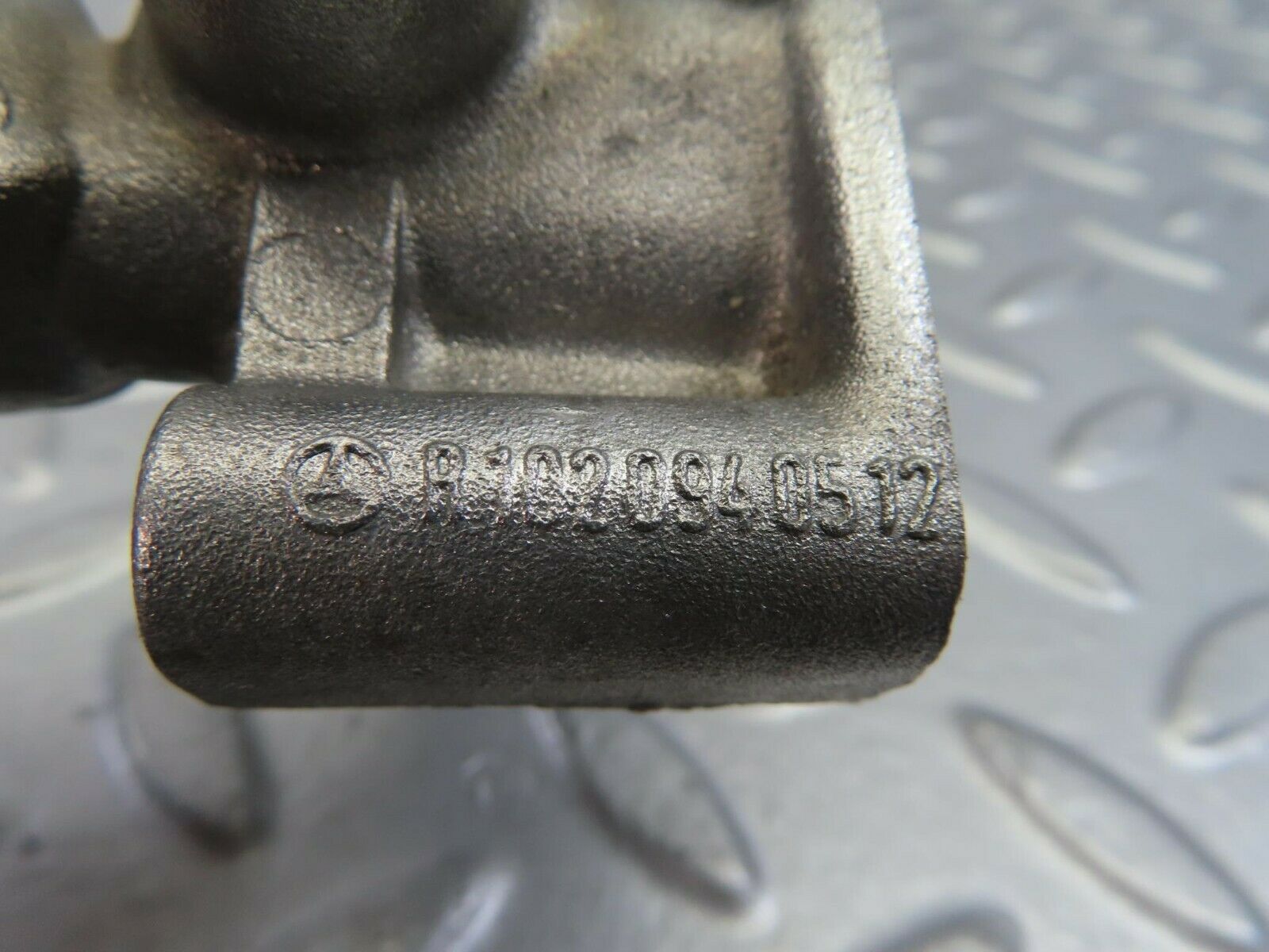 10789 Mercedes-Benz W123 230E Idle Control Valve 1020940512