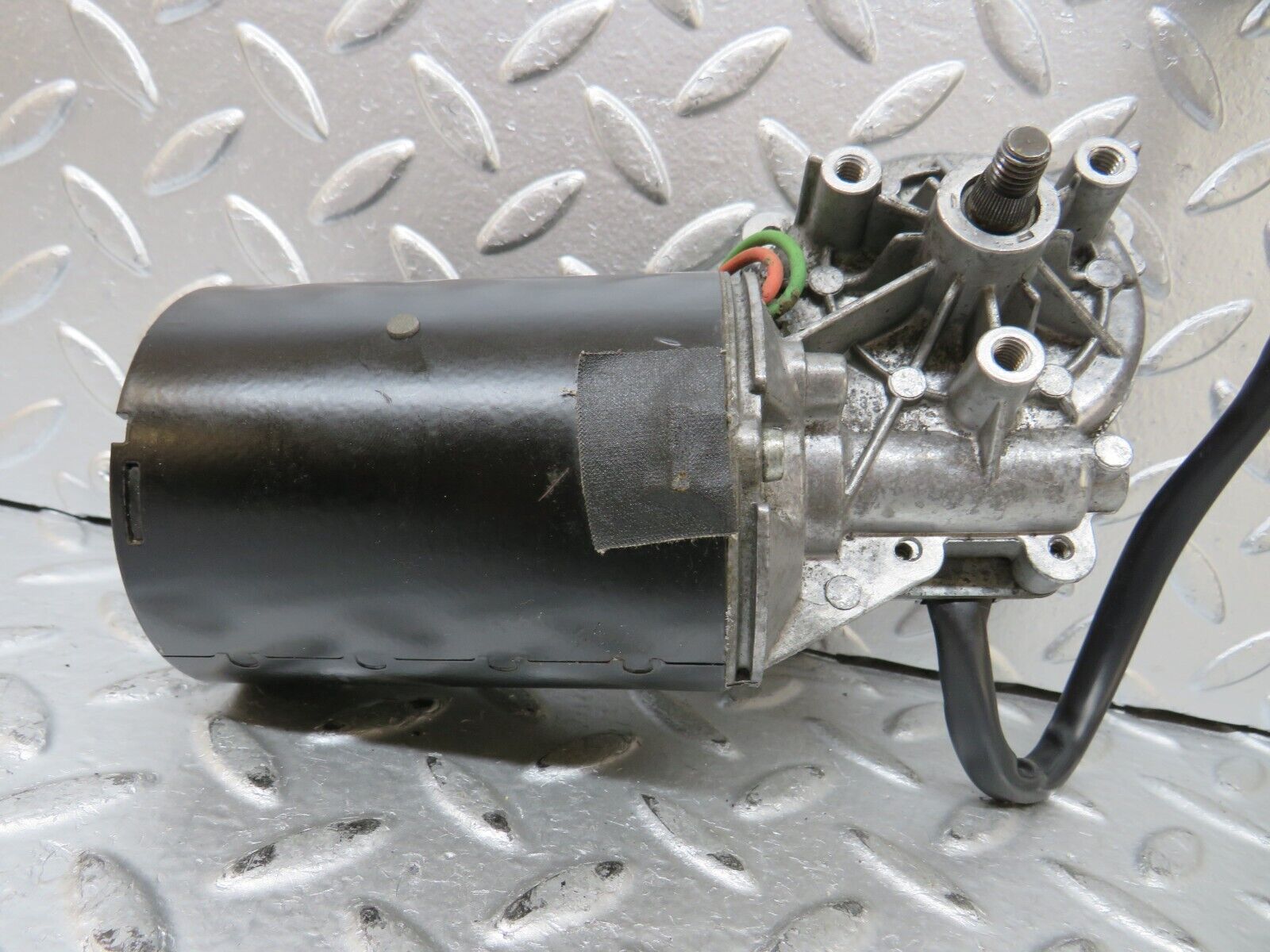 27300 Mercedes-Benz W123 280E Wiper Motor Bosch 0390341077