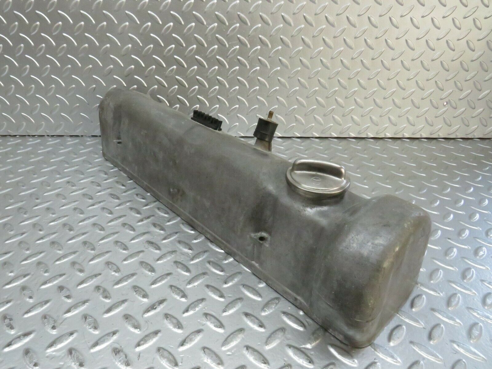 23856 Mercedes-Benz C107 450SLC Cylinder Head Valve Cover Right 1160163305