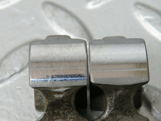 W114 valve rocker arm with retaining spring used OEM