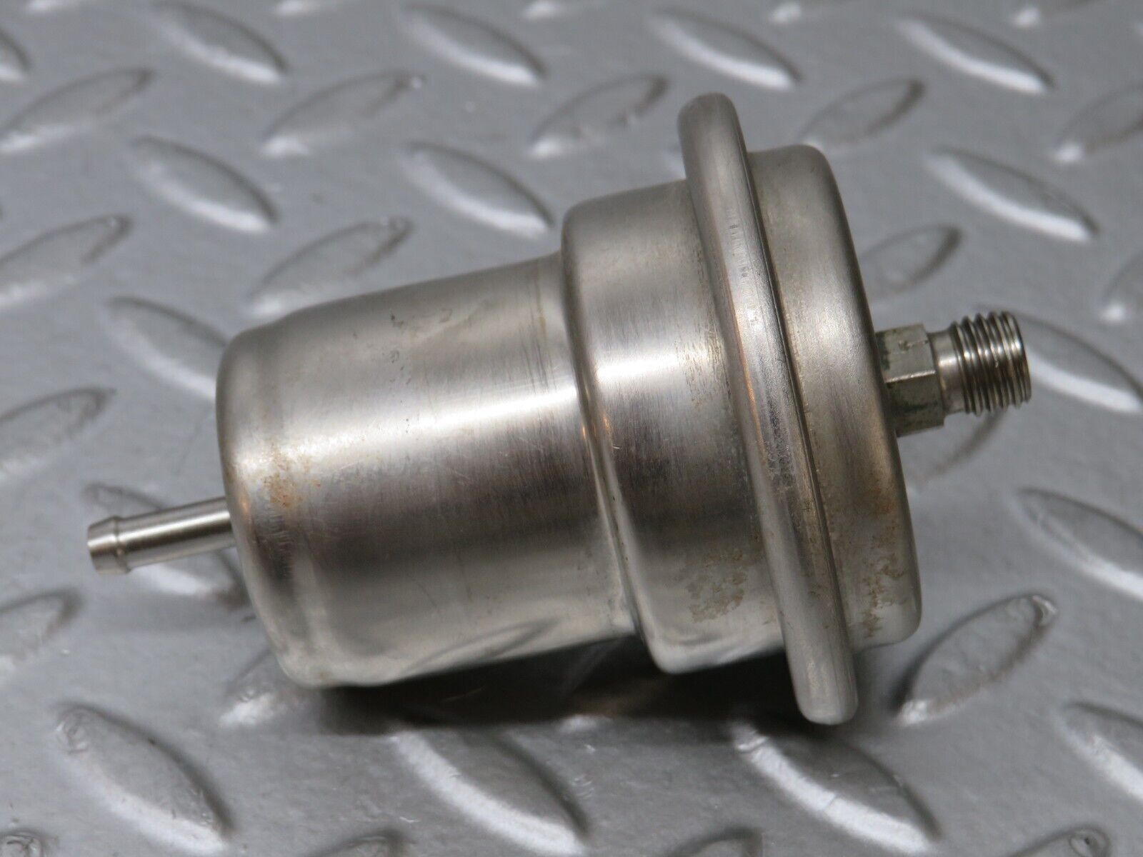 36357 Mercedes-Benz W126 420SE Fuel Pressure Regulator Bosch 0004760921 0438170055