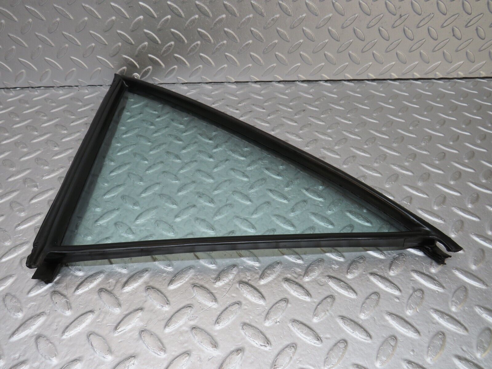 36062 Mercedes-Benz W126 420SE Rear Right Quarter Window 1267350224