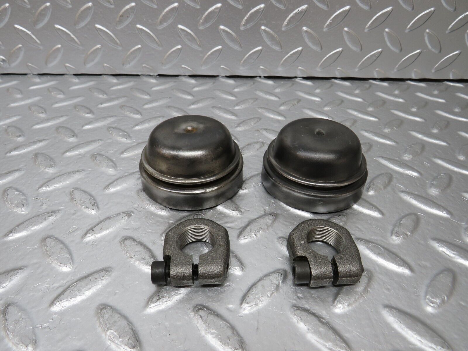 25551 Mercedes-Benz W123 200 Wheel Hub Locking Cap