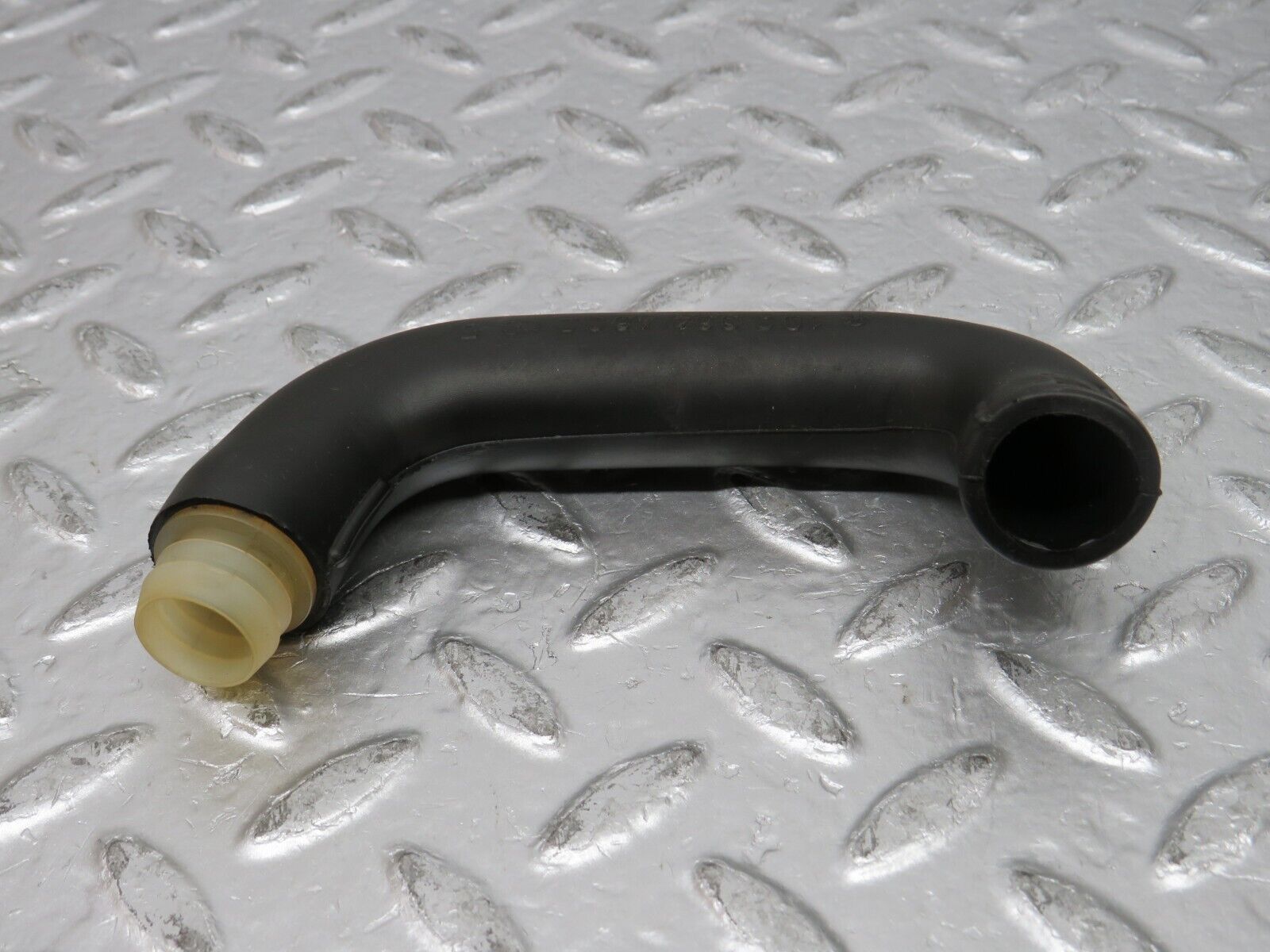 31790 Mercedes-Benz W201 190LE 1.8L Crankcase Breather Pipe 1020944882