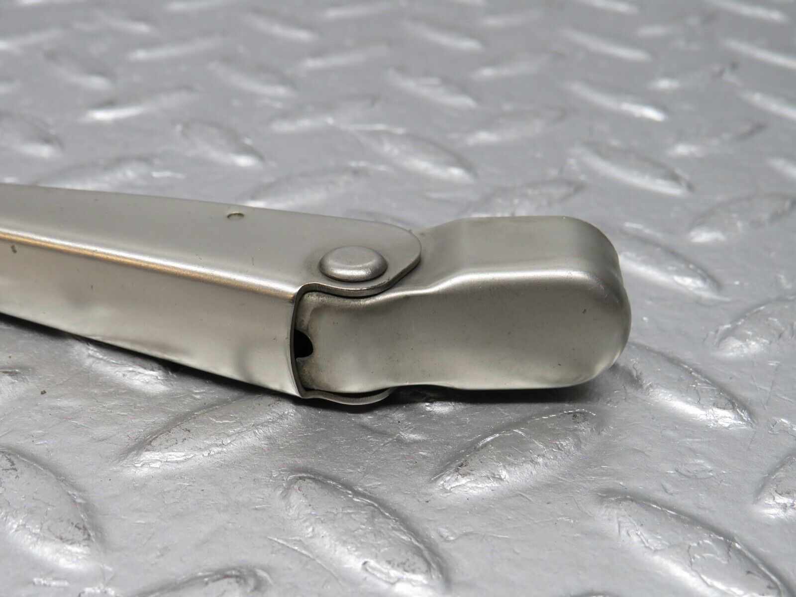 39106 Mercedes-Benz R107 500SL Windscreen Wiper Arm Left Side