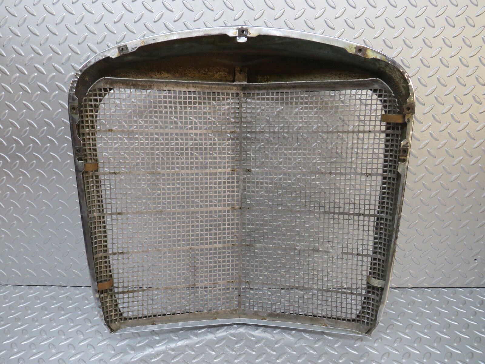 40343 Mercedes-Benz W110 230 Bonnet Grill Chrome