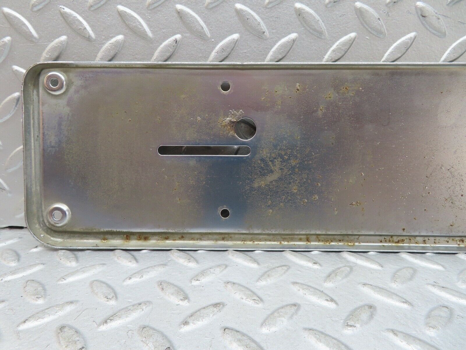 17674 Mercedes-Benz W116 450SEL  Rear number Plate Holder