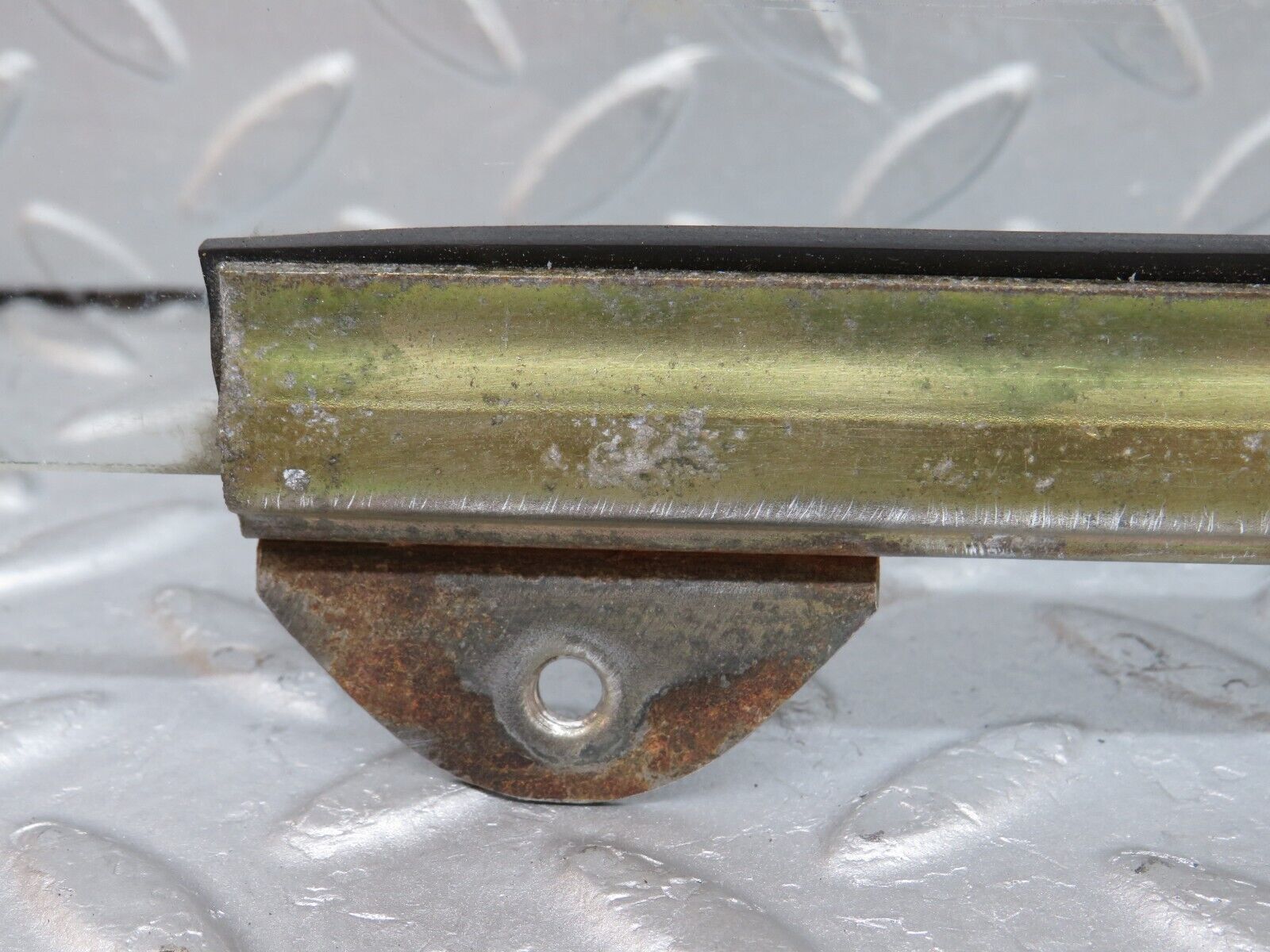 35874 Mercedes-Benz W108 Front Right Door Window Glass