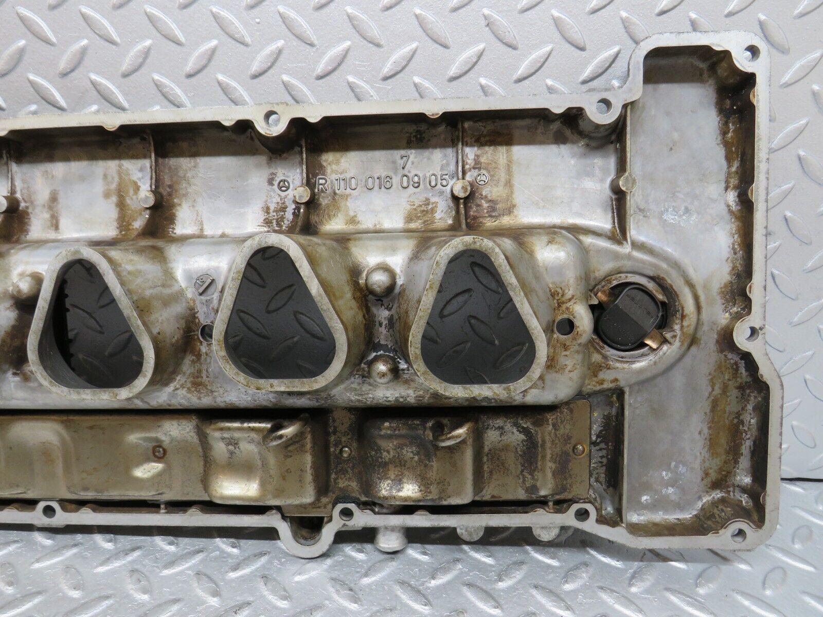 35637 Mercedes-Benz R107 280SL Cylinder Head Valve Cover 1100160905