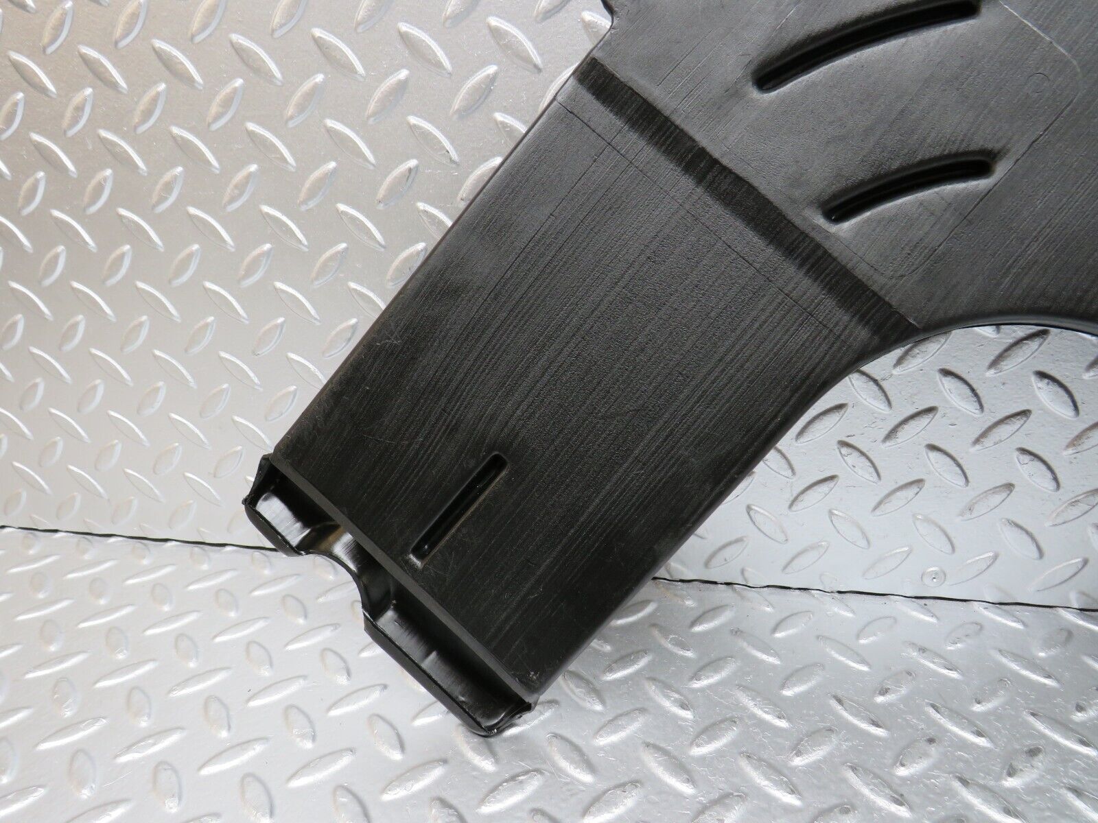 0235 Mercedes-Benz W116 350SE Ventillation Duct Right Side 1168311046