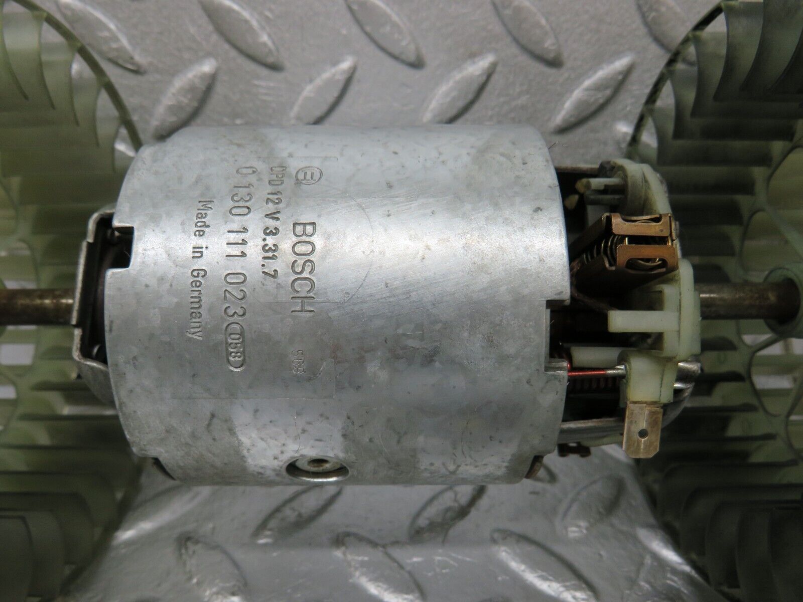 39499 Mercedes-Benz R129 320SL Coupe Heater Blower Motor Bosch 0130111023
