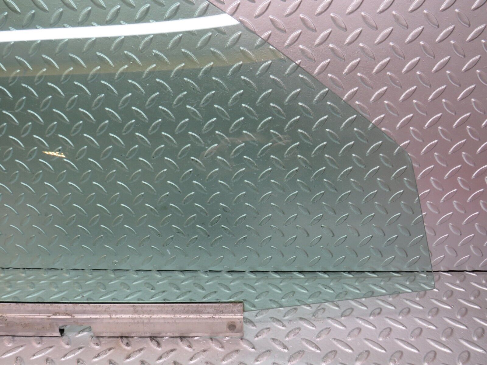 27676 Mercedes-Benz S124 300TE Wagon Front Right Door Window Glass