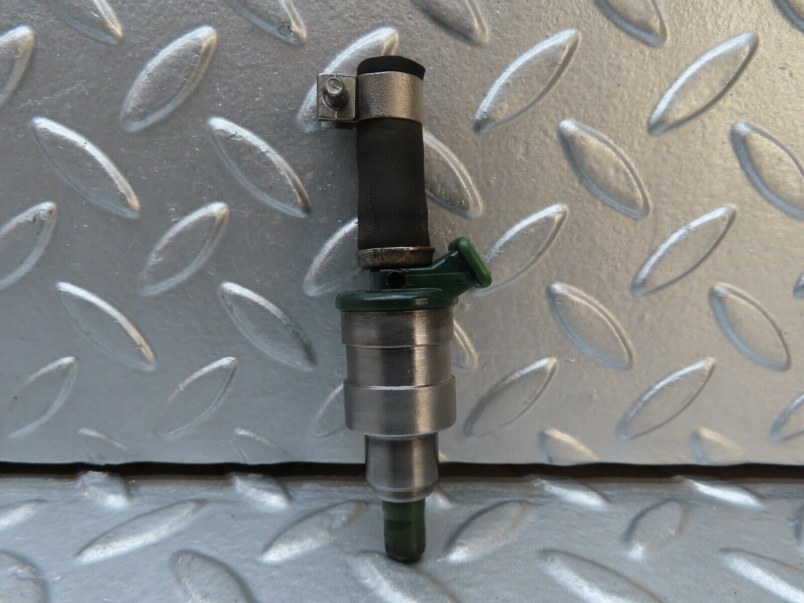 20402 Mercedes-Benz W114 280CE Coupe Fuel Injector Bosch 0280150035