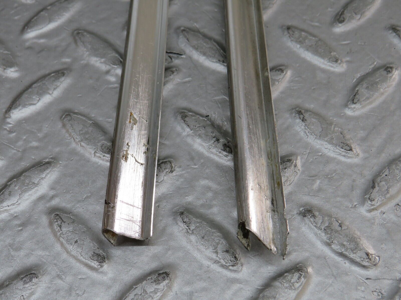 35867 Mercedes-Benz W108 Front Left Door Chrome Trim Pair