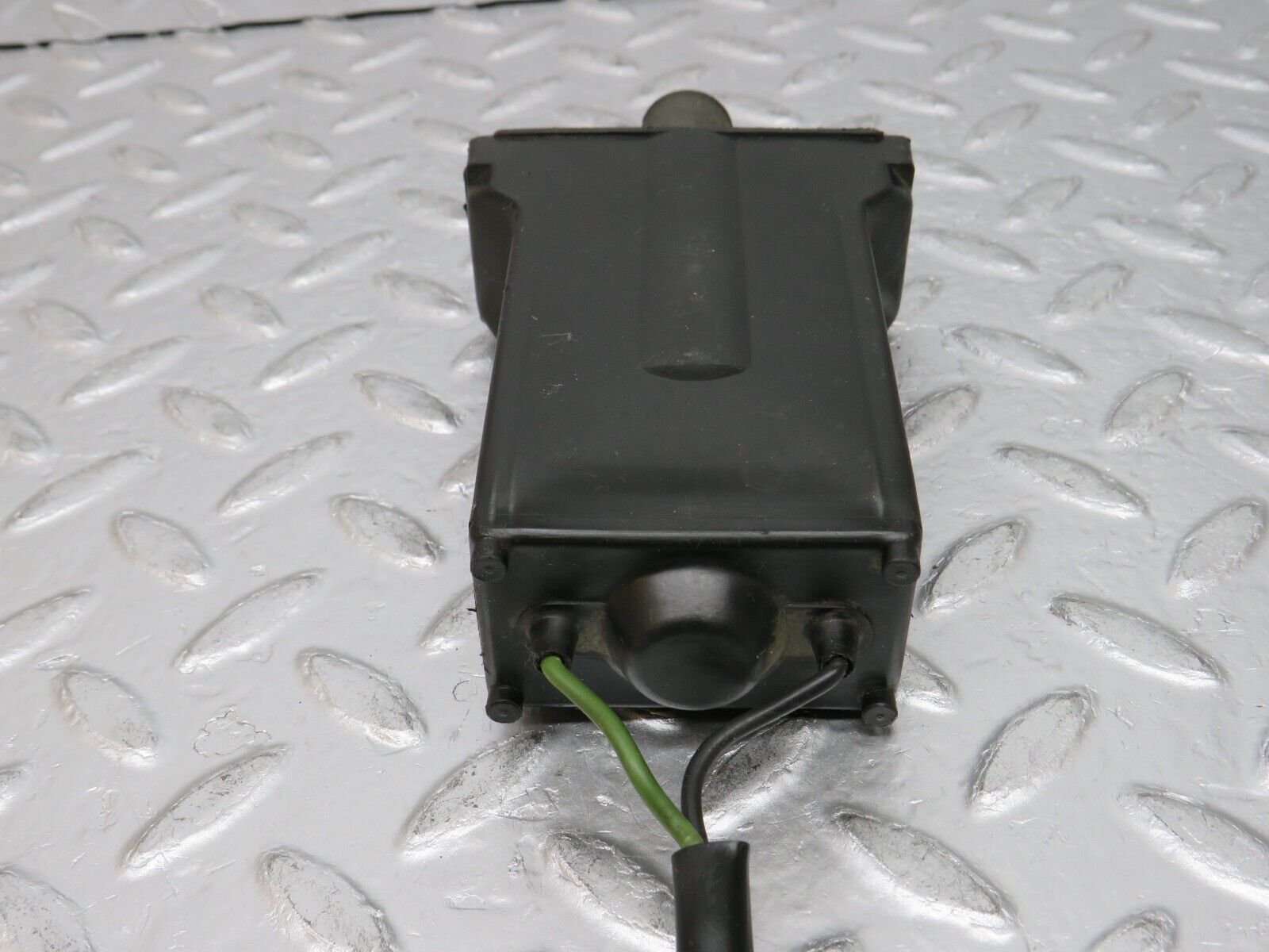 32256 Mercedes-Benz C107 350SLC Coupe Coupe Sunroof Motor Bosch 0130830001