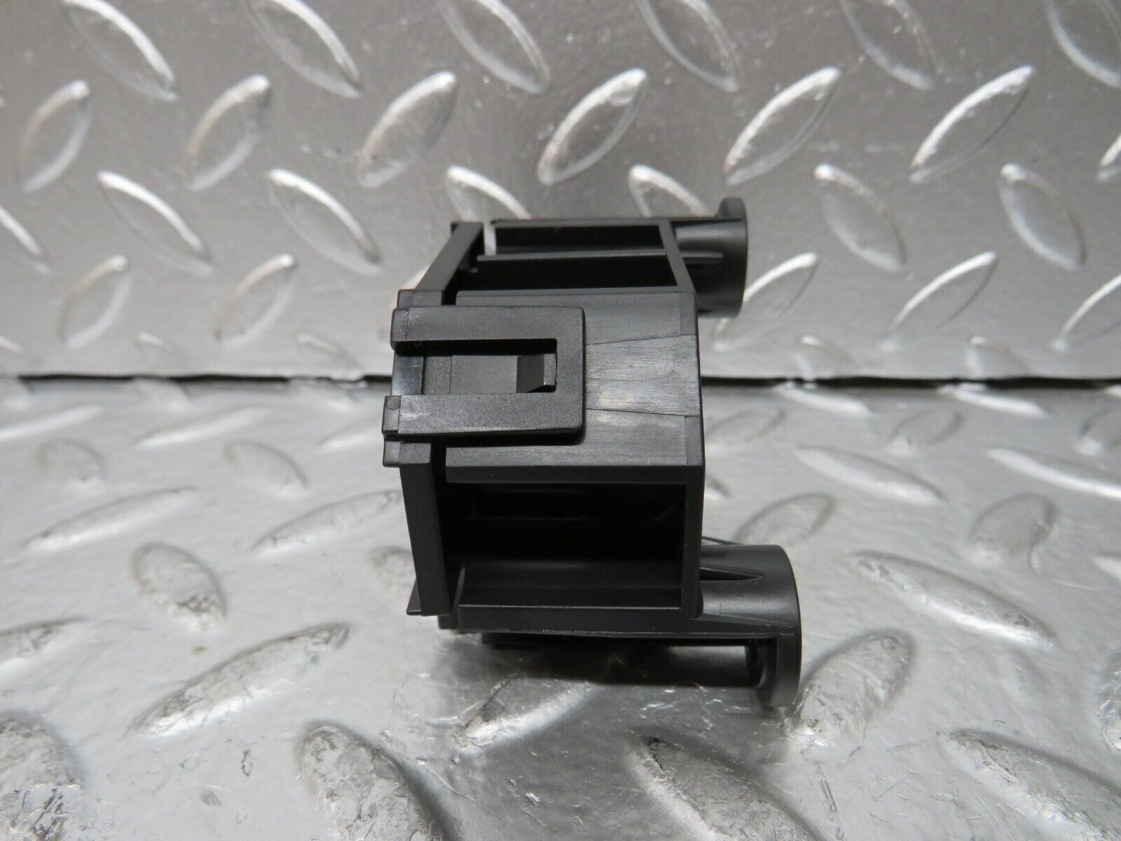 24892 Mercedes-Benz W140 S320 Cable Connector 0015467941