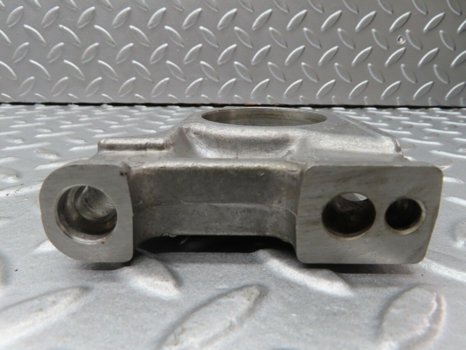17727 Mercedes-Benz W116 450SEL Camshaft Tower Bearing 1160514312