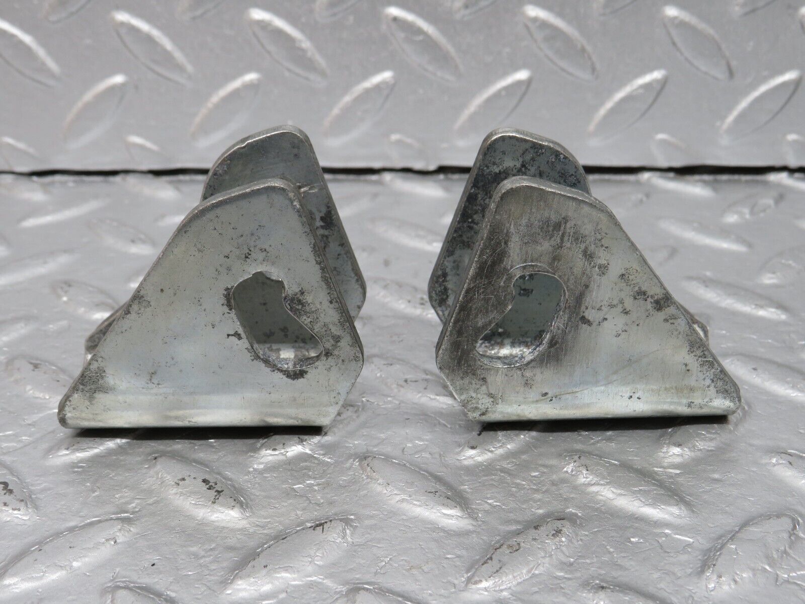 40053 Mercedes-Benz R107 350SL Soft Top Bracket Pair