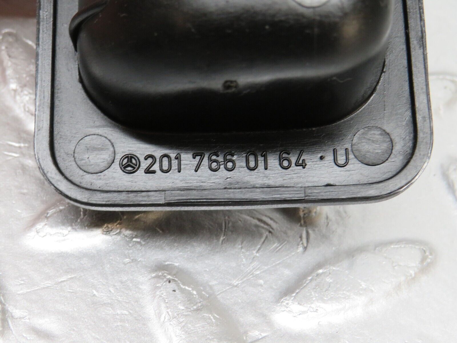 33645 Mercedes-Benz W201 190E 2.0L Left Interior Door Handle 2017660164