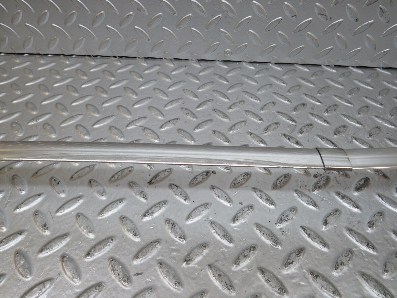 26299 Mercedes-Benz W116 450SE Rear Windscreen Chrome Frame