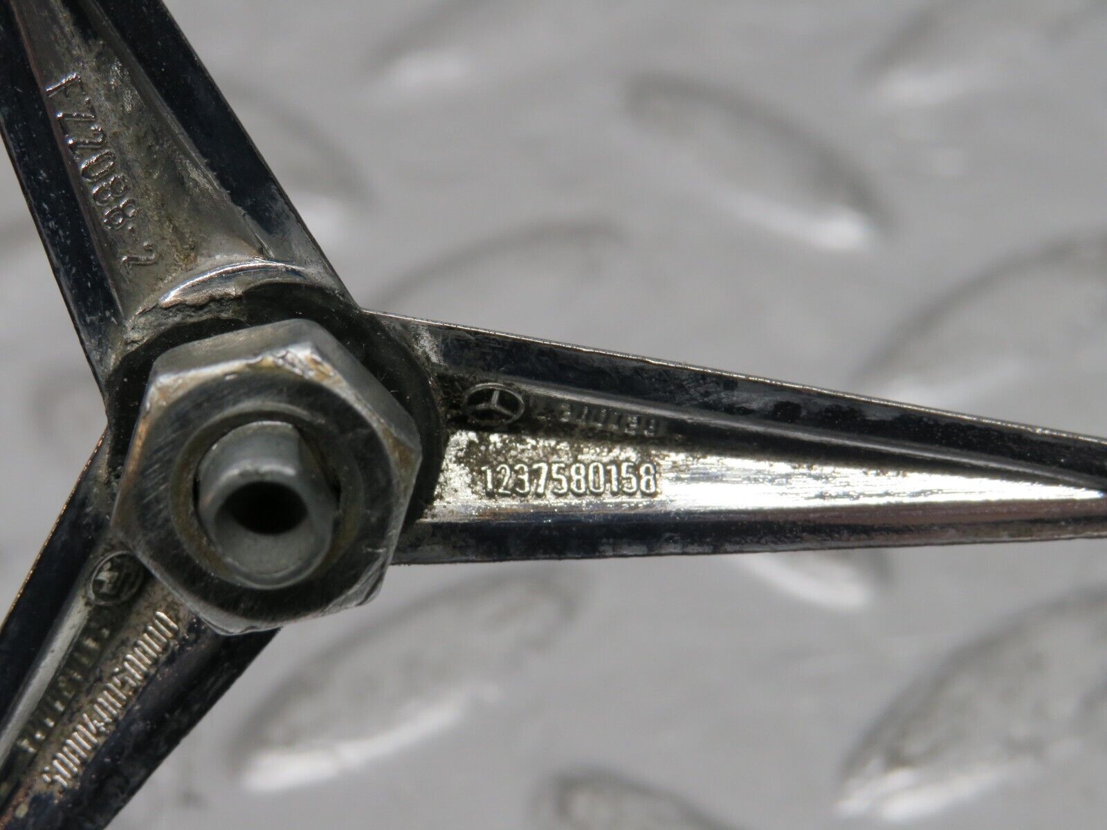 31025 Mercedes-Benz W123 230E Trunk Badge Logo Emblem 1237580158